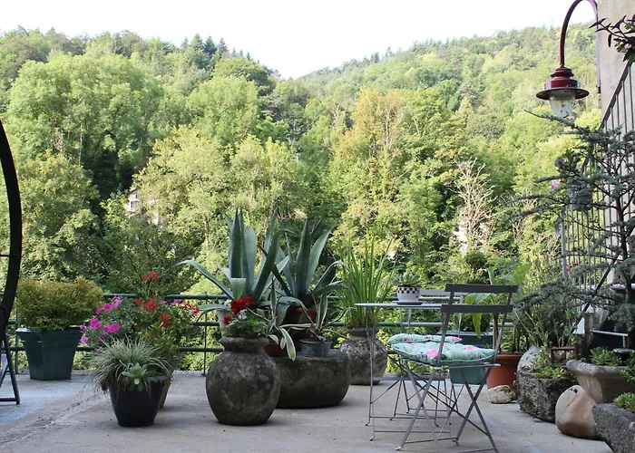Suite en chambre d'hôtes avec cuisine, garage et vue rivière - Livradois Forez